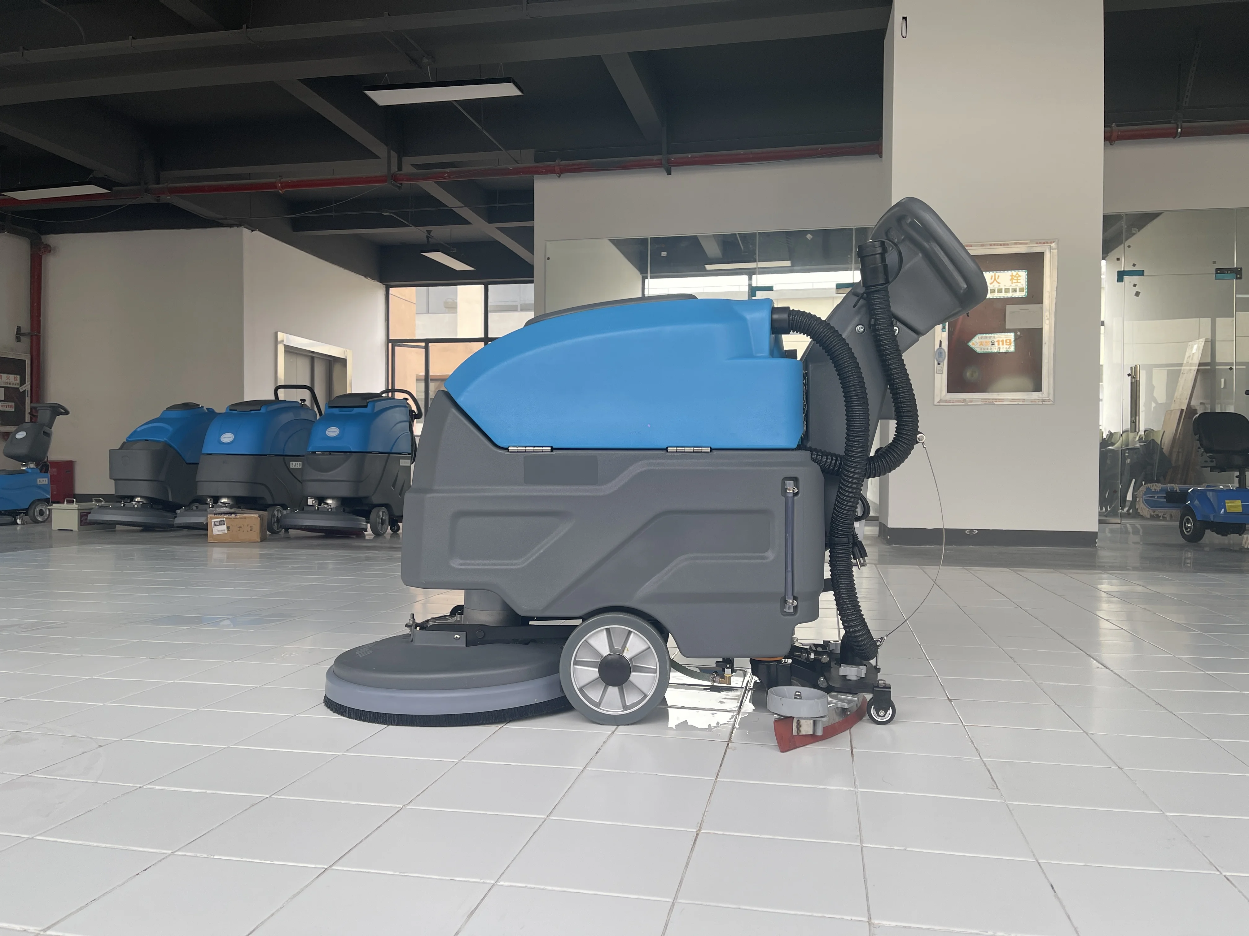 Mașină de spălat pardoseli comercială