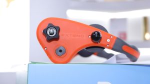 Dispenser HOLD3 folosit la înfolierea manuală a unui palet