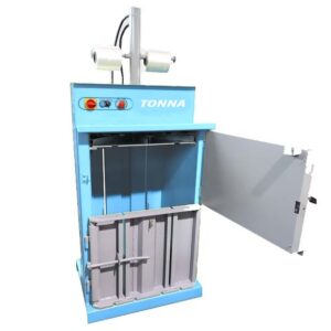 presă de balotat carton TONNA E60 PLC, forță de presare 3 t, ușă deschisă